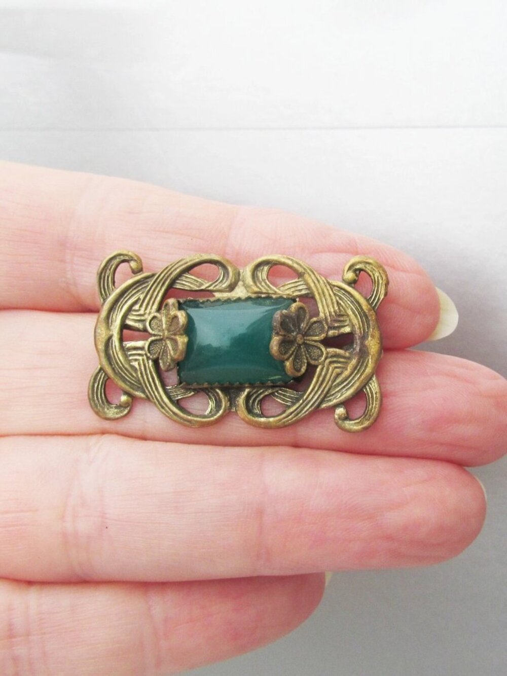 Antique Art Nouveau Gold Tone Flower & Green Fluorite Brooch Pin